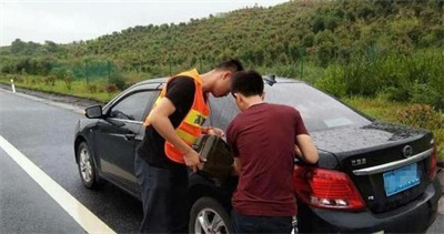  淮阴区道路救援告诉您汽车在路上没油该怎么办？